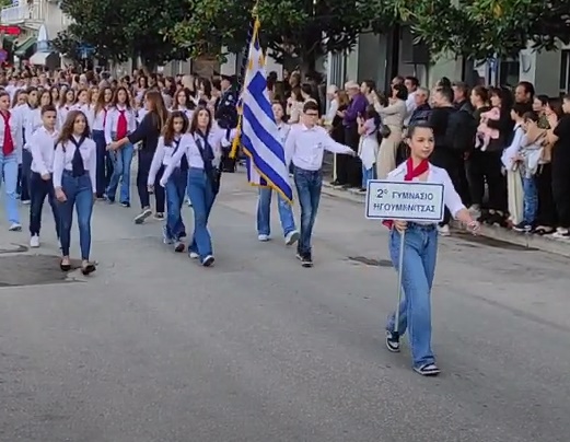 Οι μαθητές του σχολείου μας στην παρέλαση της 28ης Οκτωβρίου.